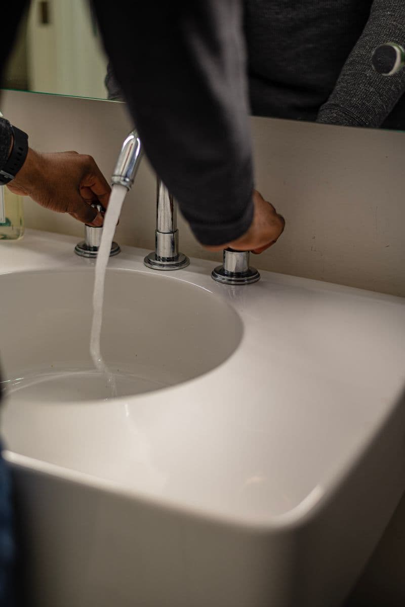 Sistema de fontanería eficiente para ahorrar agua en el hogar